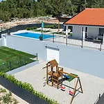 Antea By Guide Villa *